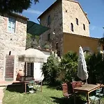 Borgo Medievale Di Poggio Pieve Relais, Food & Art