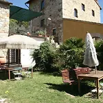 Borgo Medievale Di Poggio Pieve Relais, Food & Art 팜스테이