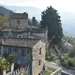 Borgo Medievale Di Poggio Pieve Relais, Food & Art