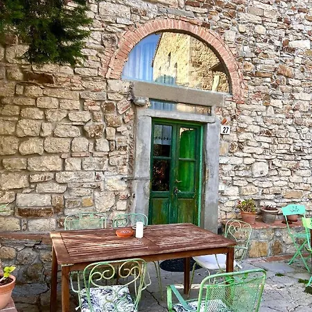 Çiftlik konaklama Borgo Medievale Di Poggio Pieve Relais, Food & Art *