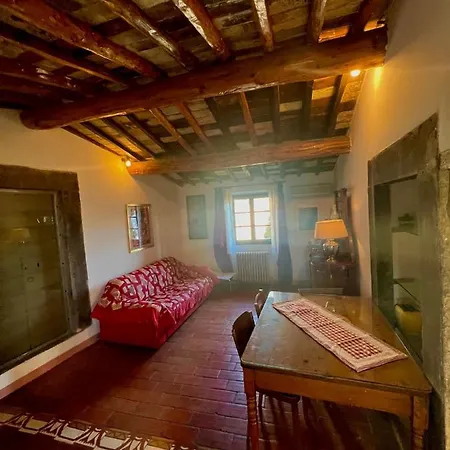 Borgo Medievale Di Poggio Pieve Relais, Food & Art Séjour à la ferme