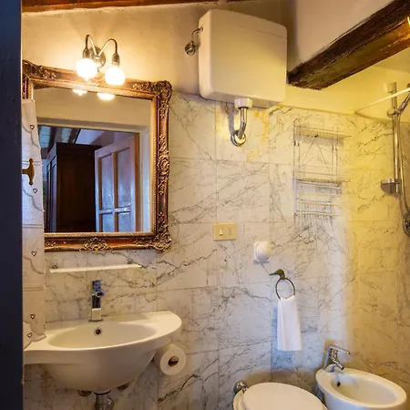 Borgo Medievale Di Poggio Pieve Relais, Food & Art