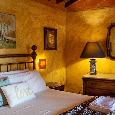 Borgo Medievale Di Poggio Pieve Relais, Food & Art 팜스테이