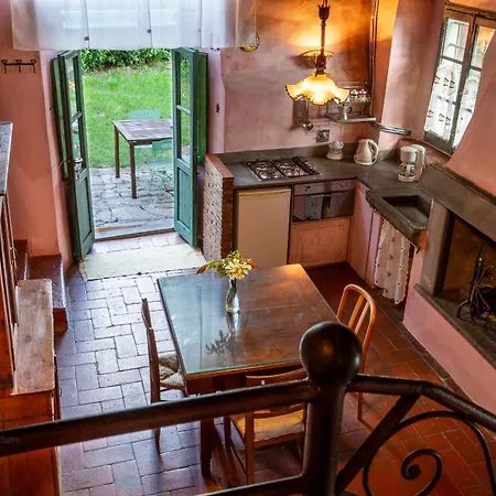 Çiftlik konaklama Borgo Medievale Di Poggio Pieve Relais, Food & Art *