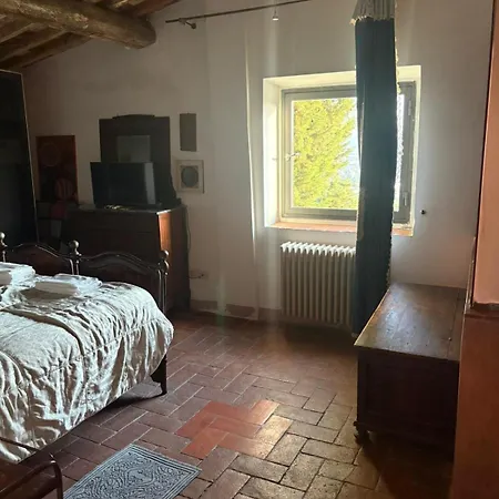 Borgo Medievale Di Poggio Pieve Relais, Food & Art Séjour à la ferme Calenzano