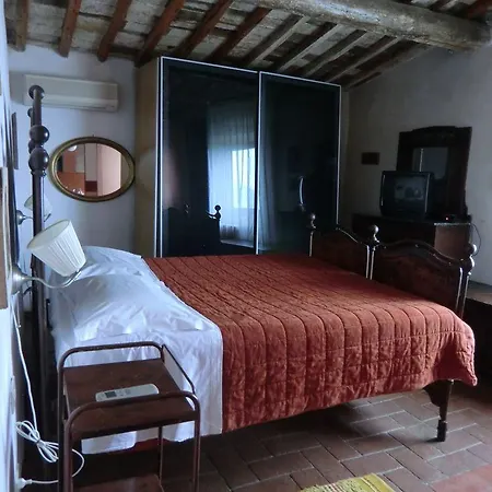 Borgo Medievale Di Poggio Pieve Relais, Food & Art *
