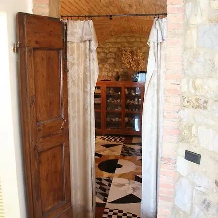 Çiftlik konaklama Borgo Medievale Di Poggio Pieve Relais, Food & Art Calenzano