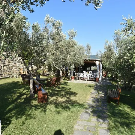 Borgo Medievale Di Poggio Pieve Relais, Food & Art