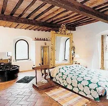 Borgo Medievale Di Poggio Pieve Relais, Food & Art